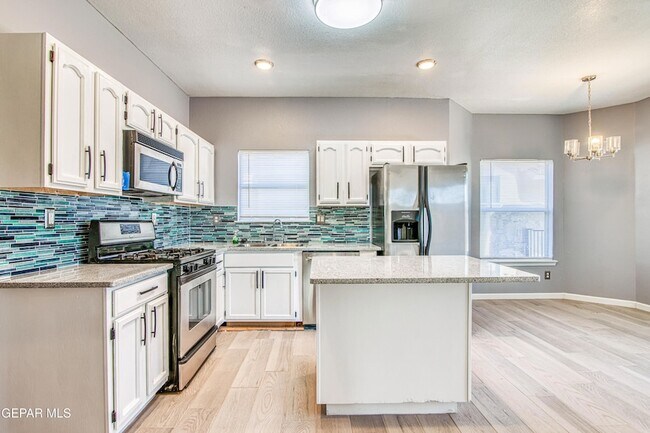 Building Photo - 12325 Tierra Bella Dr