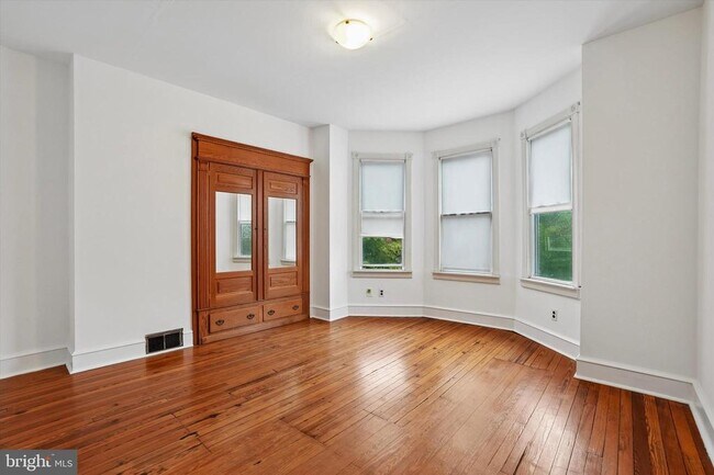 Building Photo - 868 N 27th St