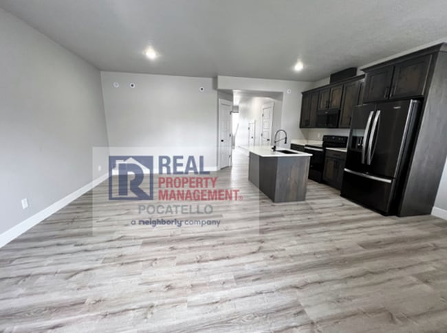 Building Photo - 3 Bedroom 2.5 Bathroom Town Home - 1 Car G...