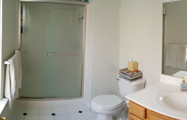 Building Photo - 437 Paxson Ave