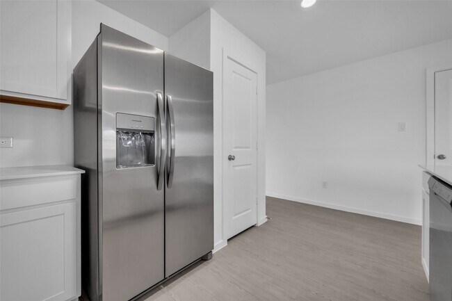 Building Photo - 26710 Willow Ln