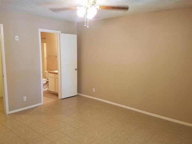 Building Photo - 3513 Westchester Ave