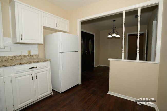 Building Photo - BIG HOME IN GARDEN VALLEY AREA OF SHREVEPORT