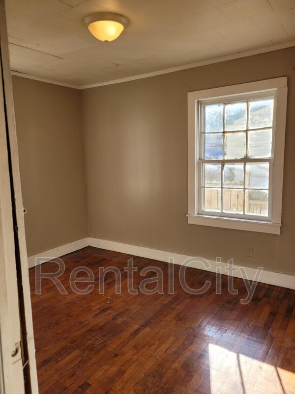 Building Photo - 142 Longfellow Ave