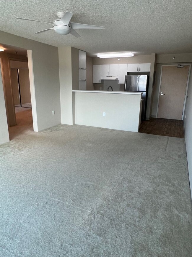Building Photo - Country Club Village 6 - 2 Bedroom 1 Bath 2 Parking with Washer/Dryer in Unit
