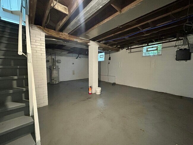Building Photo - 151 Collins Dr