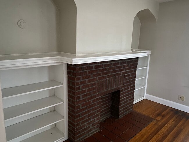 Building Photo - 3 Bedroom 1 Bathroom Single Family Home, North Clintonville