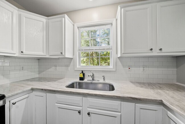 Building Photo - 205 Tonylee Ct