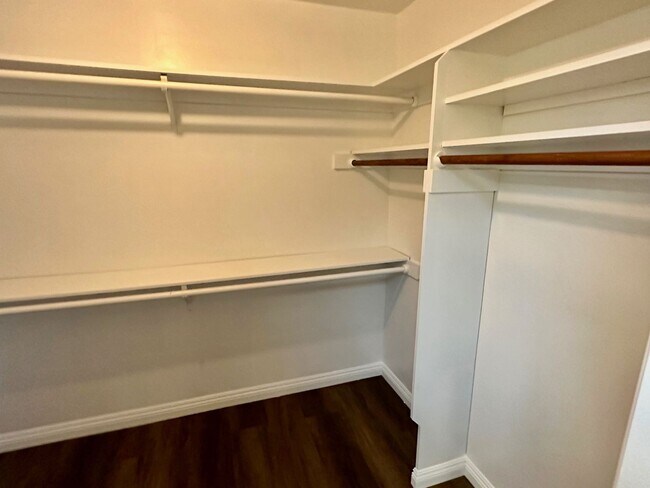 Building Photo - 9913 Spring Oak Dr