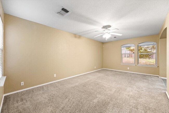 Building Photo - Spacious 4 Bedroom Home in Prime Medical Center Location