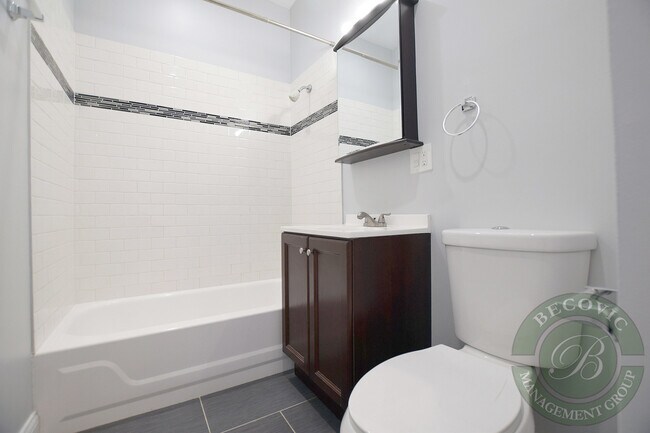 Building Photo - 3641 W Dickens Ave