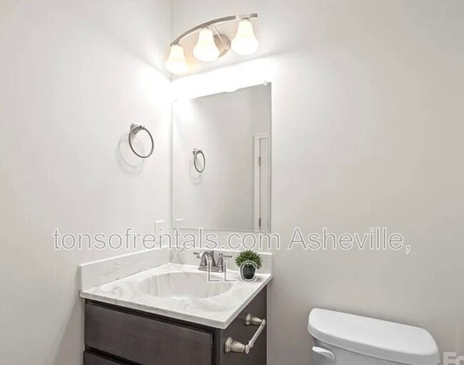 Building Photo - 7 Berry Crst Ln