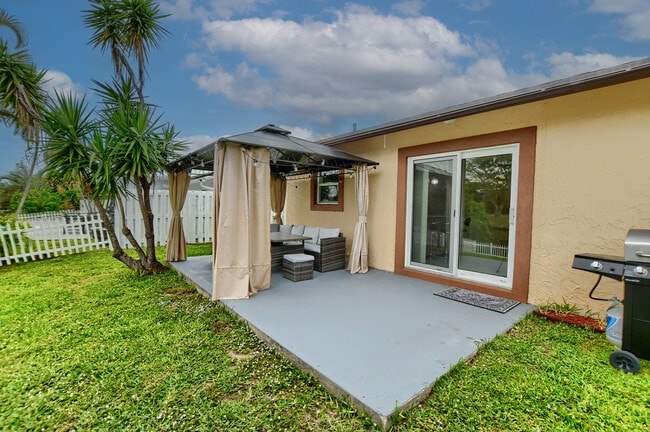 Building Photo - 414 Lindell Blvd