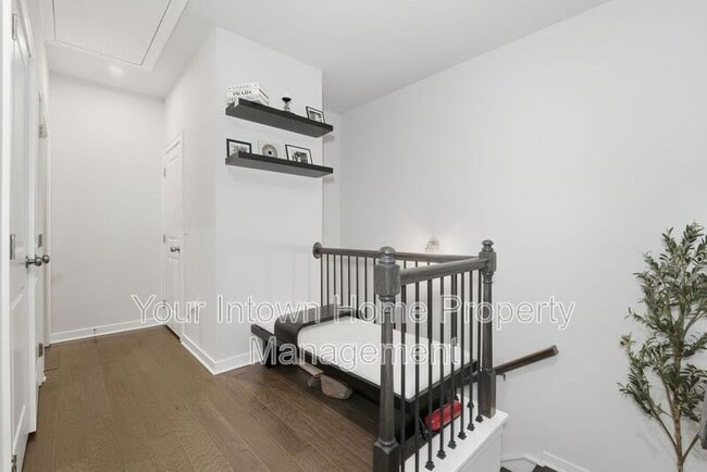 Building Photo - 1342 Stanley Park Dr