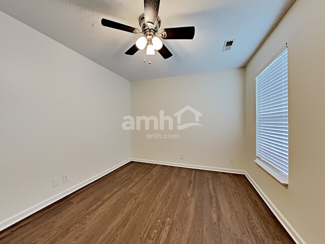 Building Photo - 916 Springs Hill Way