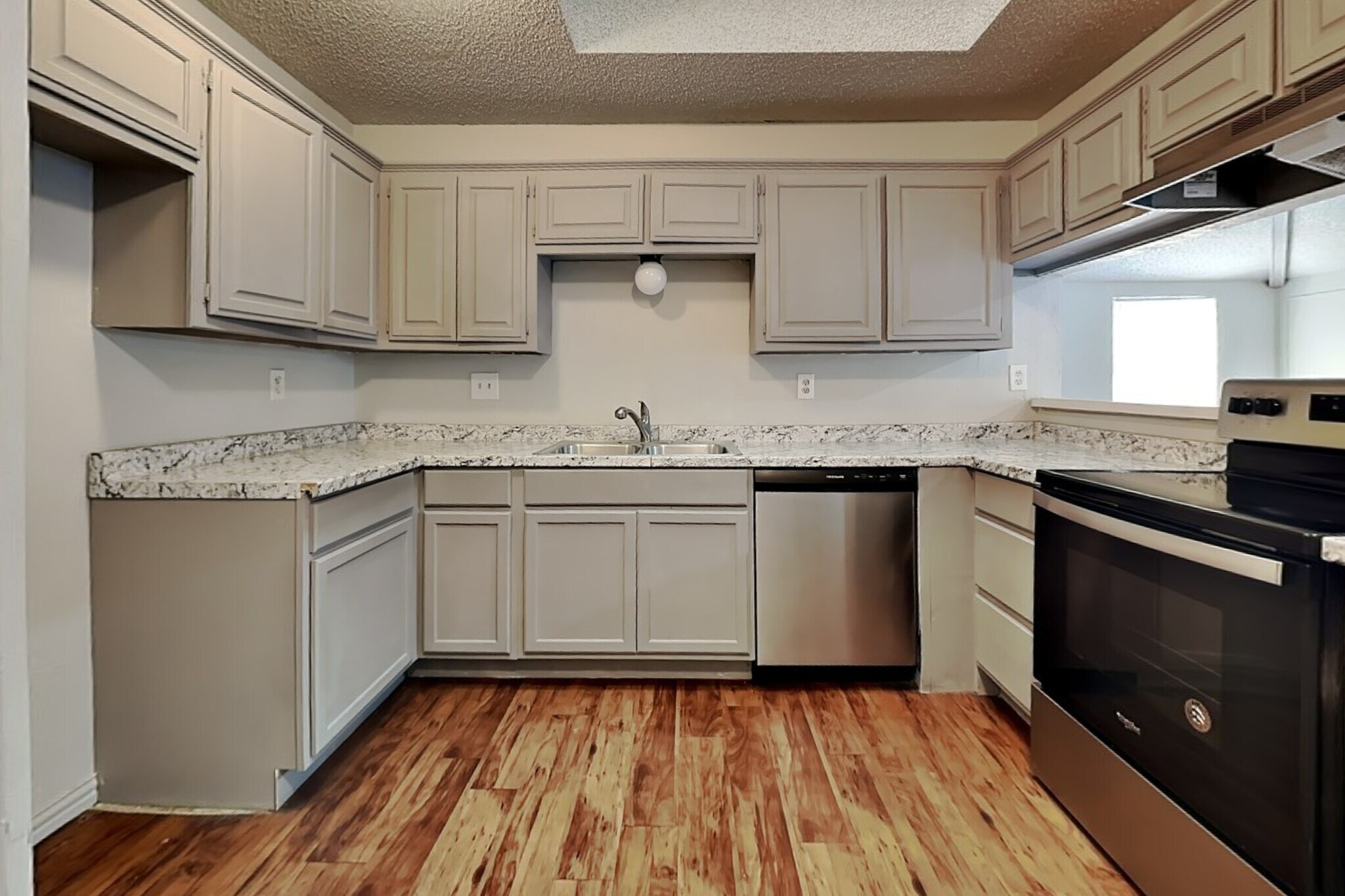 Building Photo - 11835 Garden Terrace Dr