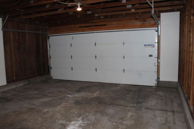 Building Photo - 3 bedroom, 1 bath home on quiet Hillsboro street