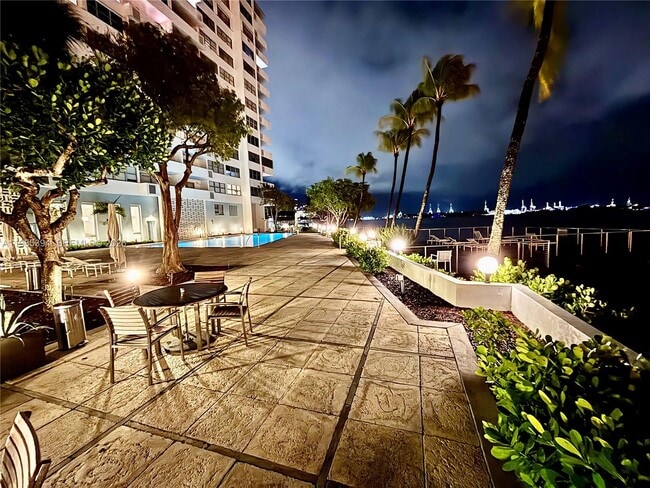 Building Photo - 3 Island Ave