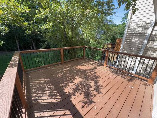 Building Photo - 778 Woodlyn Dr S