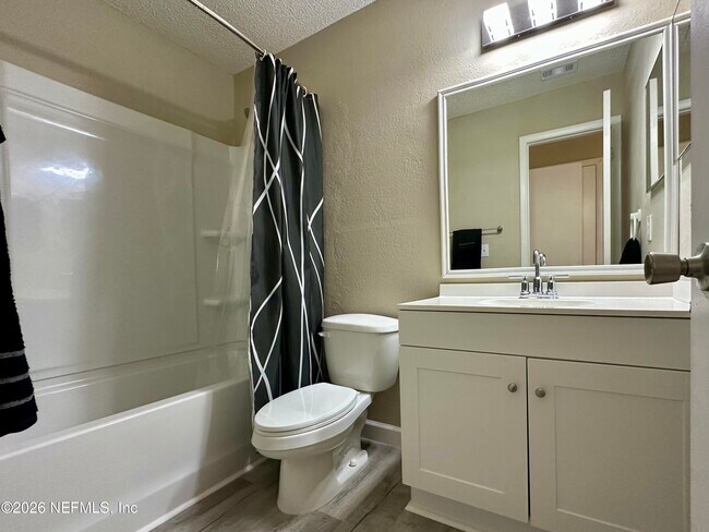 Building Photo - 1600 Big Tree Rd