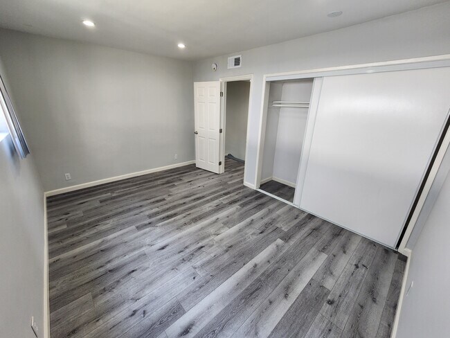 Building Photo - 12744 Moorpark St