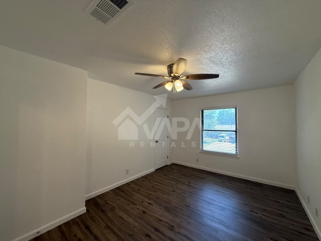 Building Photo - 9703 Five Frks