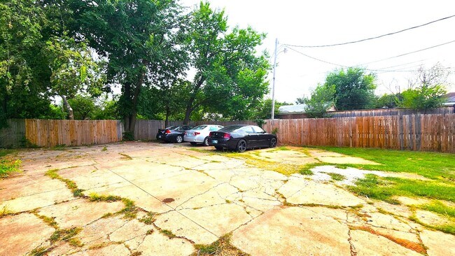 Building Photo - 514 NW 27th St