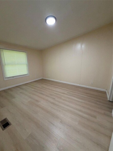 Building Photo - 175 Scarlet Oaks Dr
