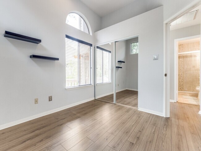 Building Photo - 39 N Lakeridge Cir