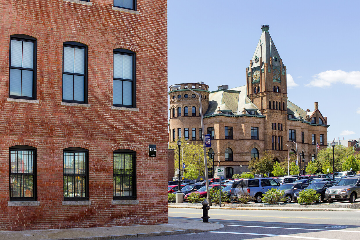 Station Loft Apartments Brockton Ma Apartment Finder [ 827 x 1240 Pixel ]