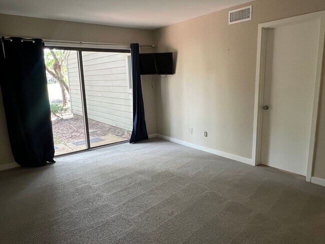 Building Photo - Unfurnished First Floor 3BR Condo in Sea Pines, Near Harbour Town!