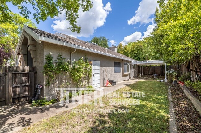 Building Photo - 2337 Fallwater Ln