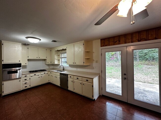 Building Photo - 2214 Joyner Dr