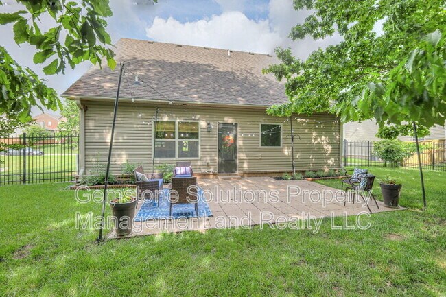 Building Photo - 1008 Beverly Ln