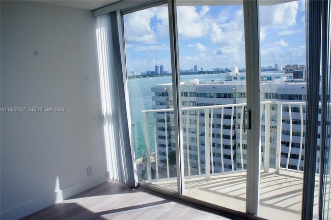 Building Photo - 7601 E Treasure Dr