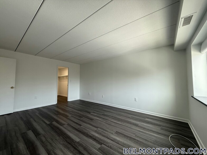 Building Photo - 55 Hill Rd