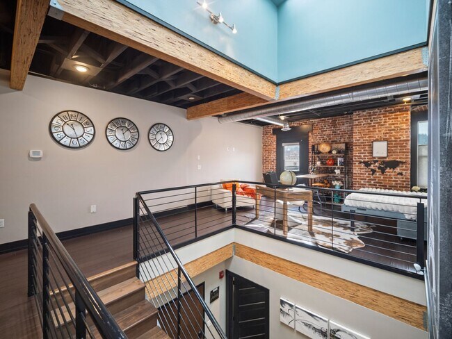 Building Photo - 401 W 1st Ave