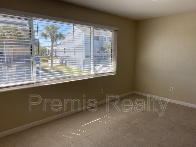 Building Photo - 2664 St Joseph Dr W