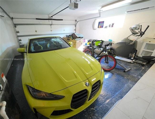 Building Photo - 2509 NE 35th Dr