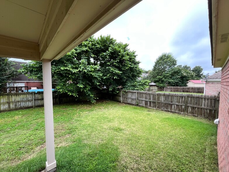 Building Photo - 10093 Fox Chase Dr