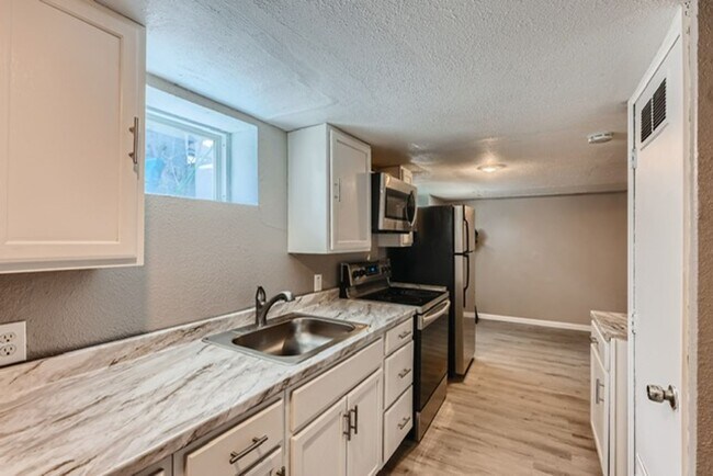 Building Photo - 44 Julian St