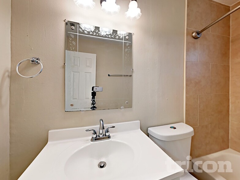 Building Photo - 2147 66th Ave S