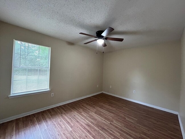 Building Photo - 6113 Magnolia Ln N