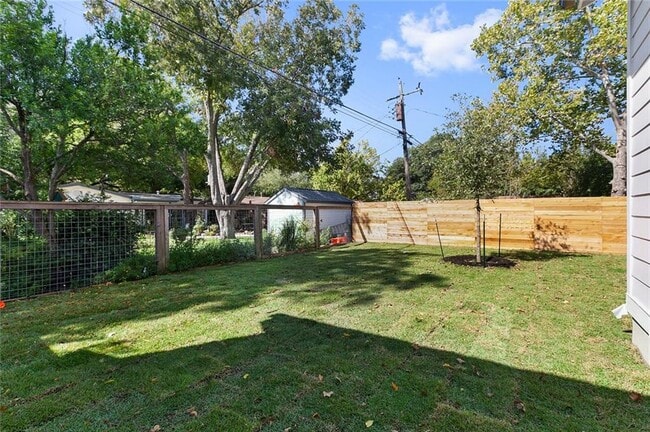 Building Photo - 603 Bissonet Ln
