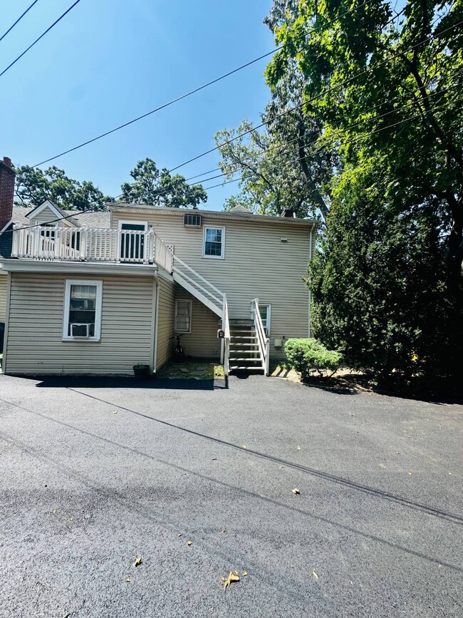 Building Photo - 80 Cedarhurst Ave