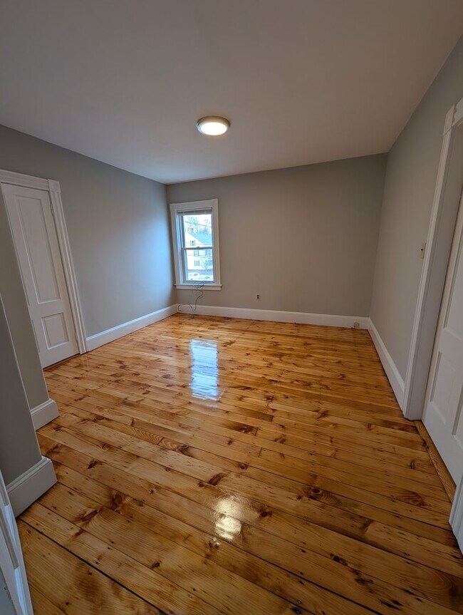 Building Photo - ? Recently Renovated 2-Bedroom Apartment ?