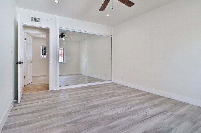 Master bedroom - 8601 Santa Susana Plz