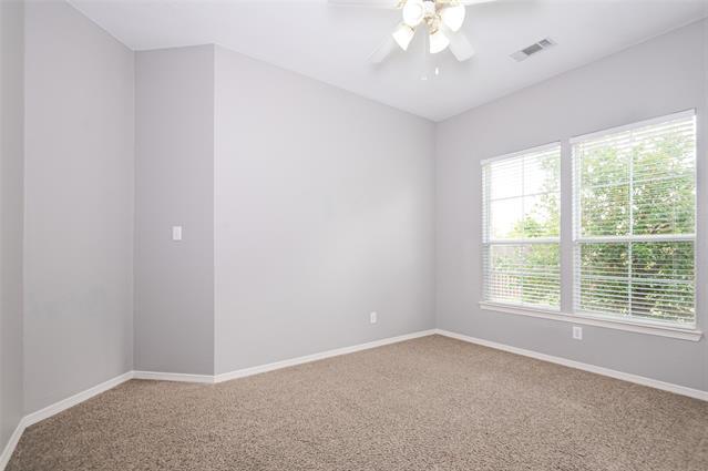 Building Photo - 8609 Forsythia Dr