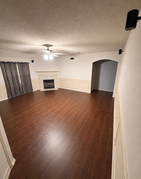 Building Photo - 8125 Dripping Springs Dr
