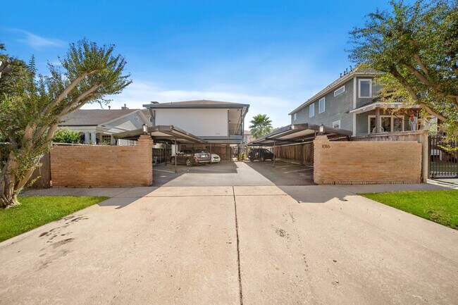 Building Photo - 1016 E 7th St